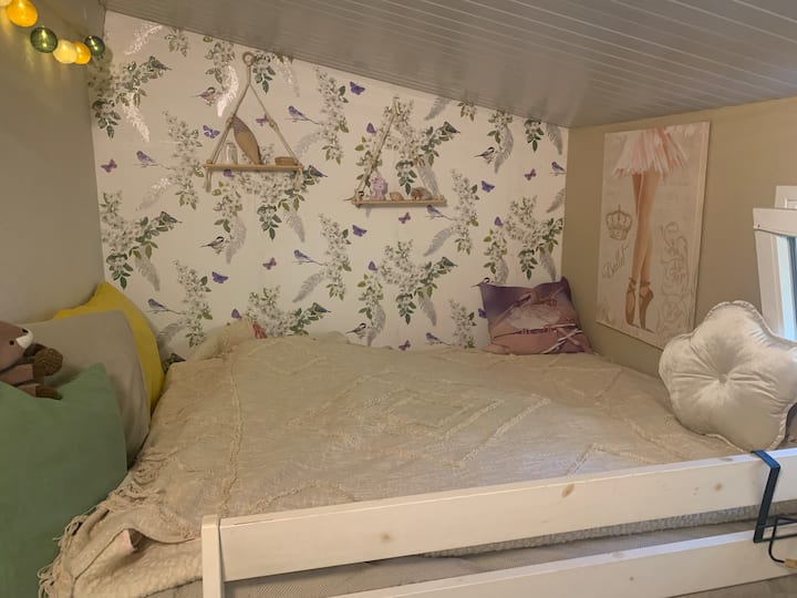 Detská posteľ 140
Medziposchodie s malým rebríkom 