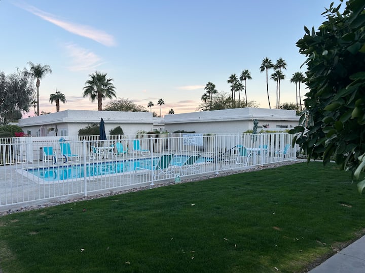 Super Cute 2 Bedroom -A Walk Or Cycle To Down Town - Palm Springs, CA