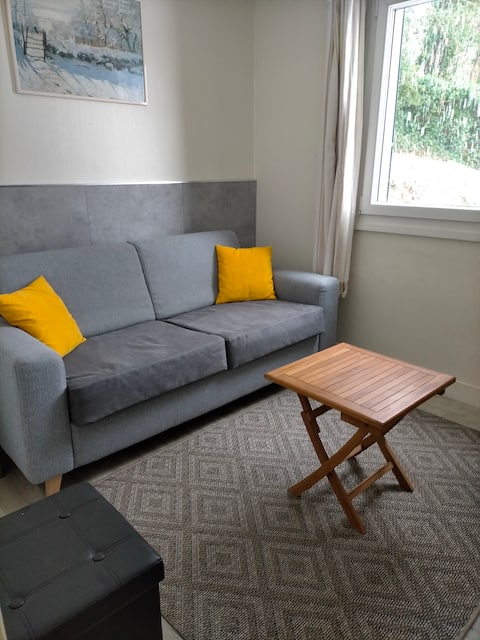 Successful Airbnb property: L'Ermitage Small house on the Seine + Tennis in Eure