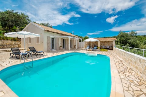 Villa Kiki Enjoy Sea Views & Sunrise 2 BR NR Gaios