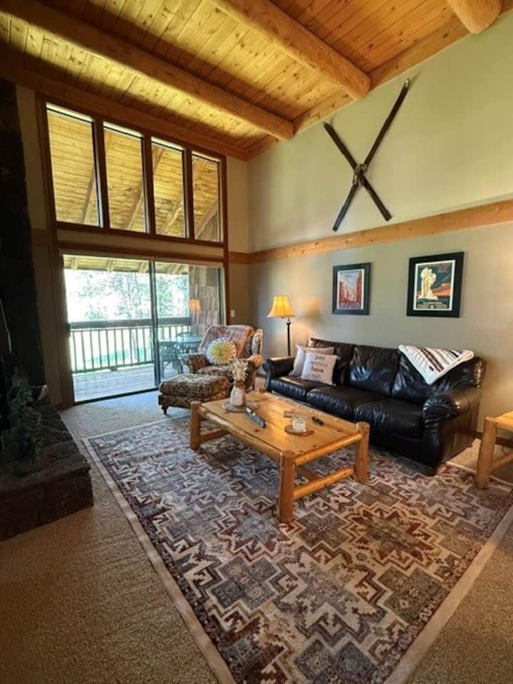 Wildflower 27, Sleeps 6 On The 12 Fairway - Sunriver, OR