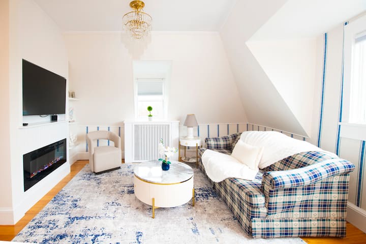 Charming Newport Retreat • Bellevue View • Jacuzzi - Easton's Beach, RI