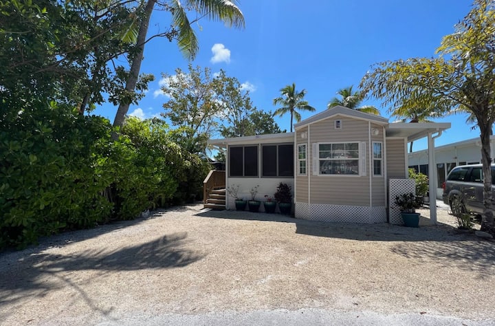Waterfront Tiny House W Pool, Beach, And Boat Dock - Key Largo, FL