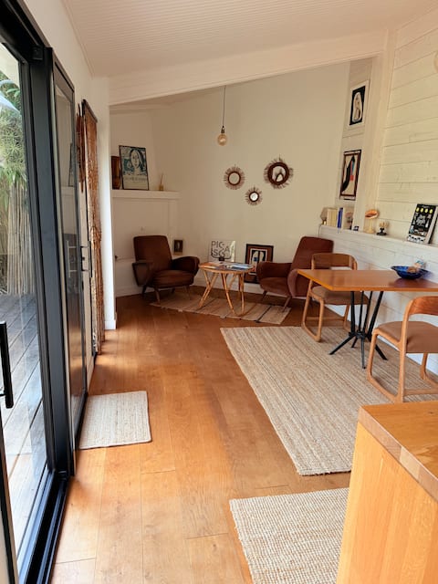 Popular Airbnb listing: Picturesque garden 5 minutes' walk from the beach in L'épine