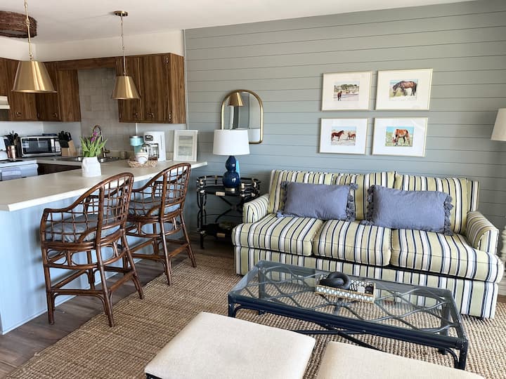 Oceanside King Bedroom Condo - Private Pools! - Cedar Point, NC
