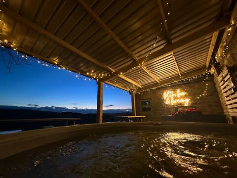Fab group cottage for hen & stags with hot tubs!