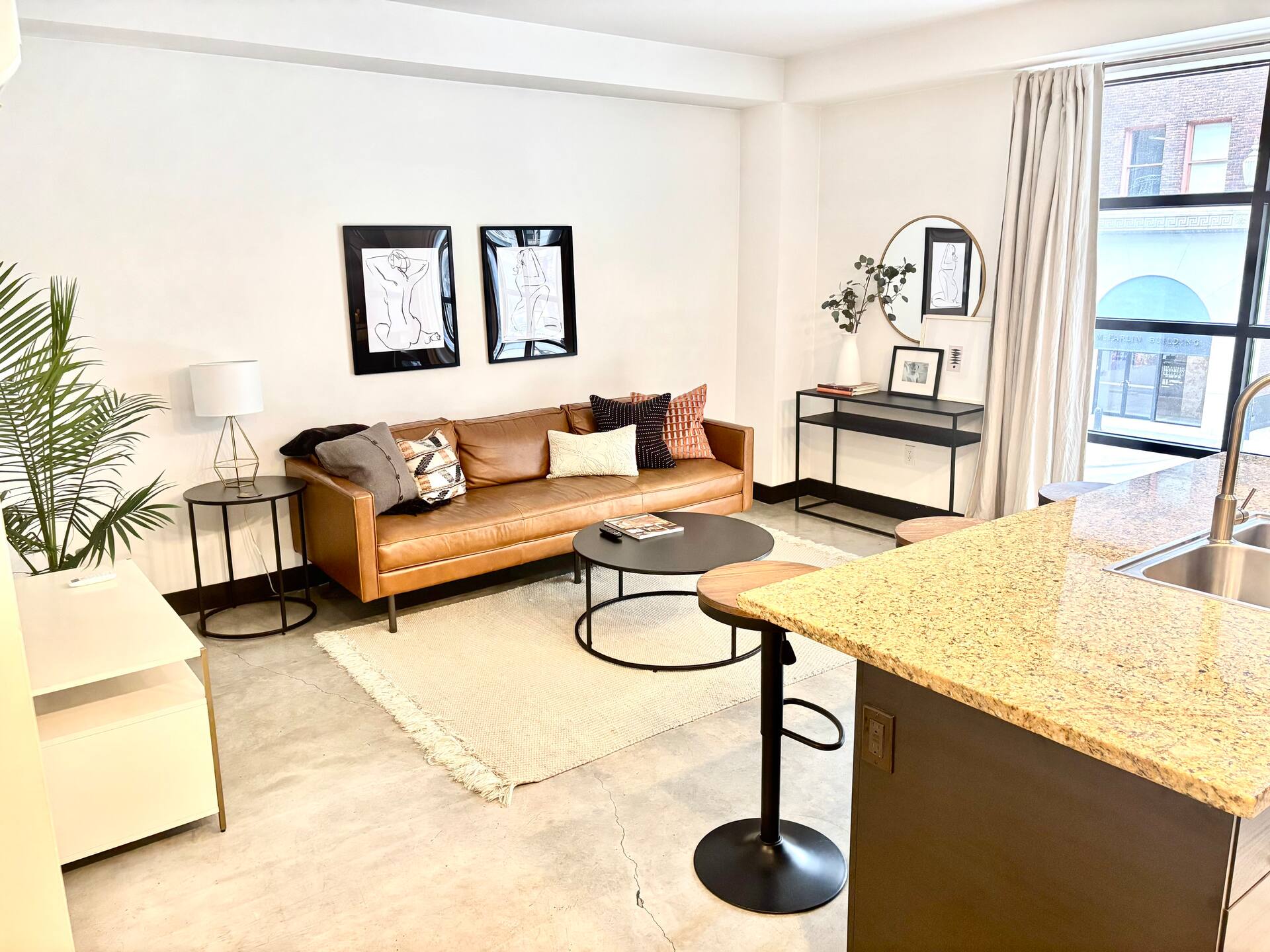 Designer Modern Loft Central Downtown, Gym Access