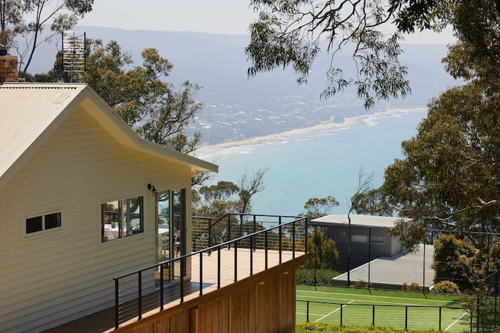 The White House Ocean Views Tennis Court In Lorne - Lorne
