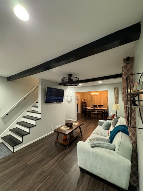 Cozy Farmhouse on Campus