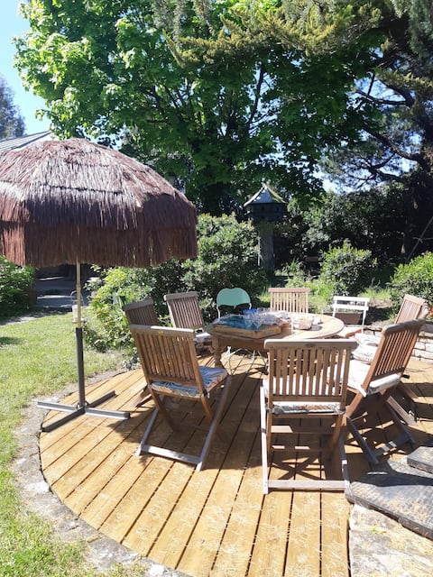 Bed and breakfast and charming garden near Loire