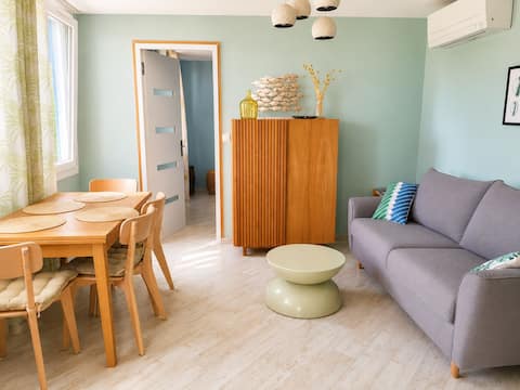 Successful Airbnb property: Panoramic Sea View & Private Terrace in Hyères