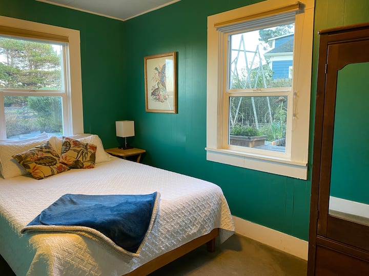 "Mallard Room" with enchanting garden and pasture views. Queen memory foam bed sleeps two. Antique wardrobe for hanging clothes. Bedside lamps have built-in USB for charging devices. There are allergen protectors on all mattresses.