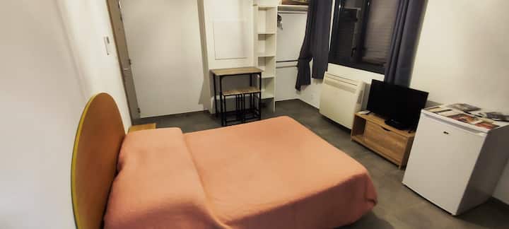 Studio Climatisé à Corté Avec Place De Parking. - Corte