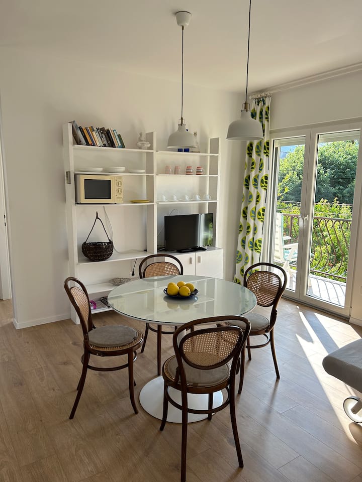 Apartment With A Garden In A Quiet Area - Podstrana