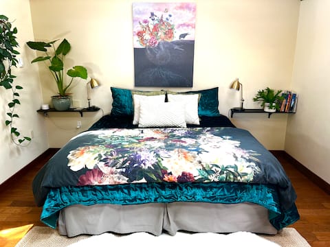 Monroe Studio~Modern Cozy Gem!