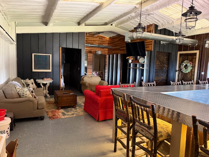 Rustic Barndominium  Near Canton 1st Monday - Van, TX