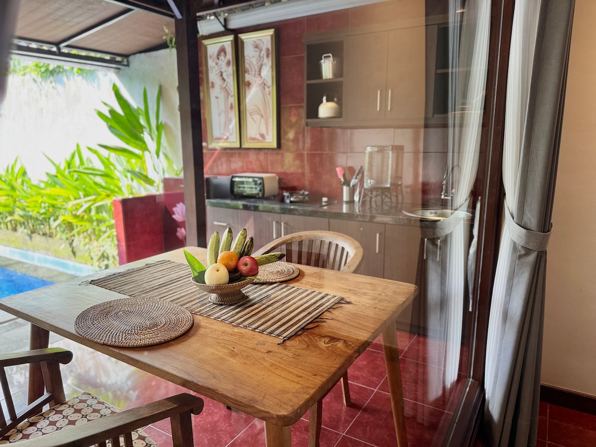 Villa in Kecamatan Ubud · ★4.95 · 1 bedroom · 1 bed · 1 private bath, Airbnb-Vergleich