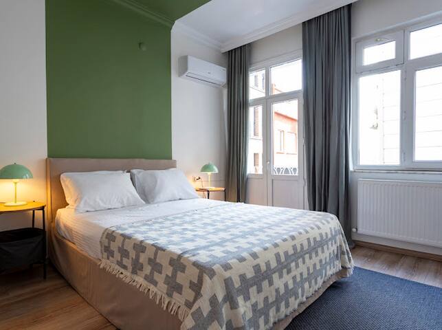 Two Flats in the same building for big groups gallery image 4