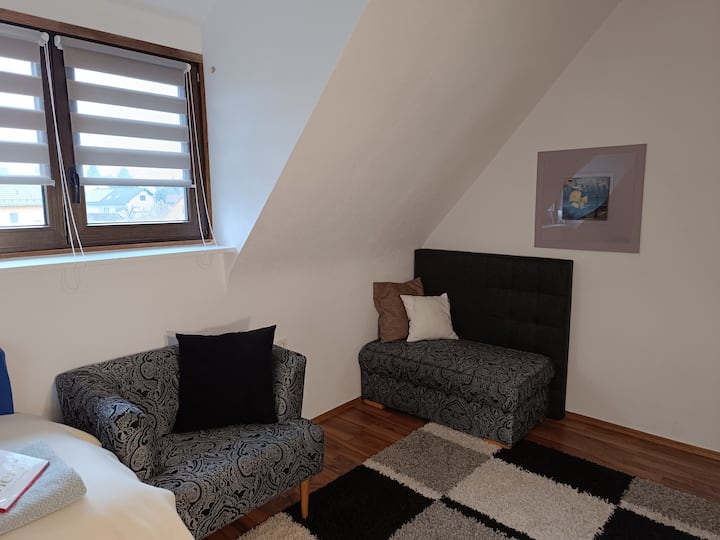Voll Ausgestattete Ferienwohnung Mit Außenterasse - Schwarzenbruck