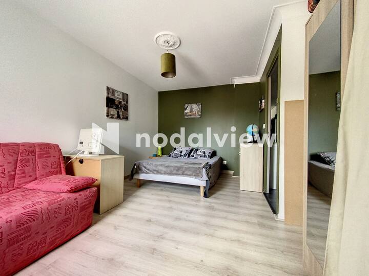 Habitación de 16 m2 con cama de 140 cm - Almacenamiento