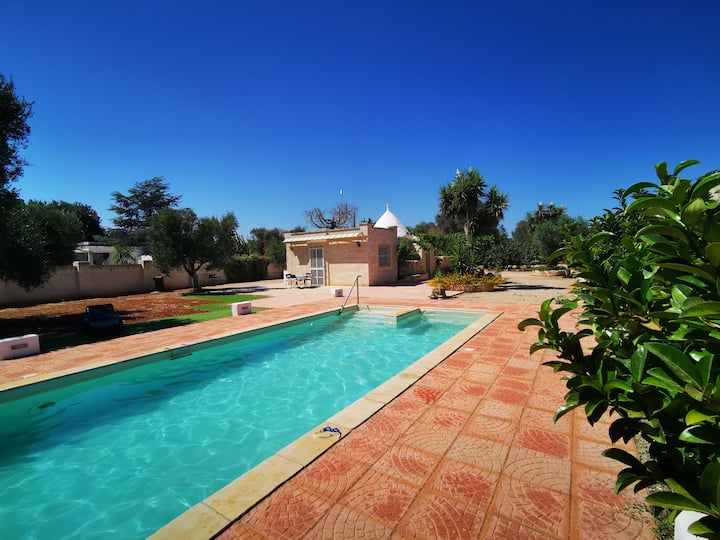 Haus Am Pool Im Olivenhain - Pouilles