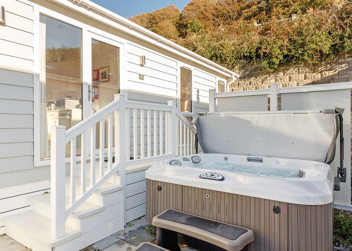 Larkstone Elegance Premier - Ilfracombe