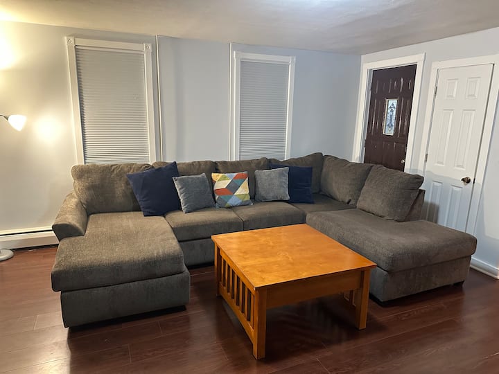Spacious Bethel Home Close To Downtown - Danbury, CT