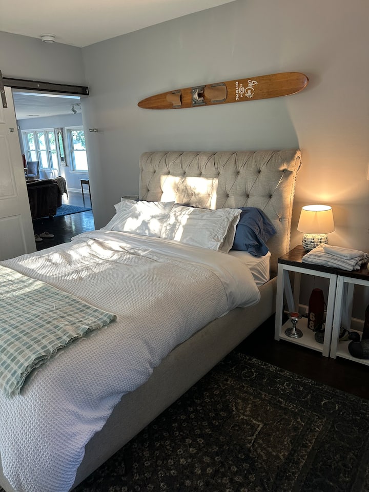 主楼层通道，所以如果您的膝盖不好或有祖父母陪伴，这是一个不错的选择。 