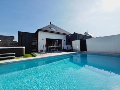 Heated pool - Jacuzzi - 15 min walk to the port