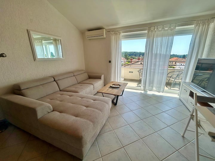 Comfortable Sunny  Apartment With Balcony - Rovinj