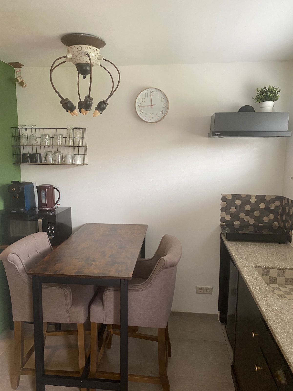 Top performing Airbnb: 'Bij Loes' right in the center of Ouddorp in Ouddorp Centrum