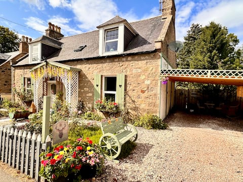 Bonnie Wee Cottage Snuggled into Bennachie