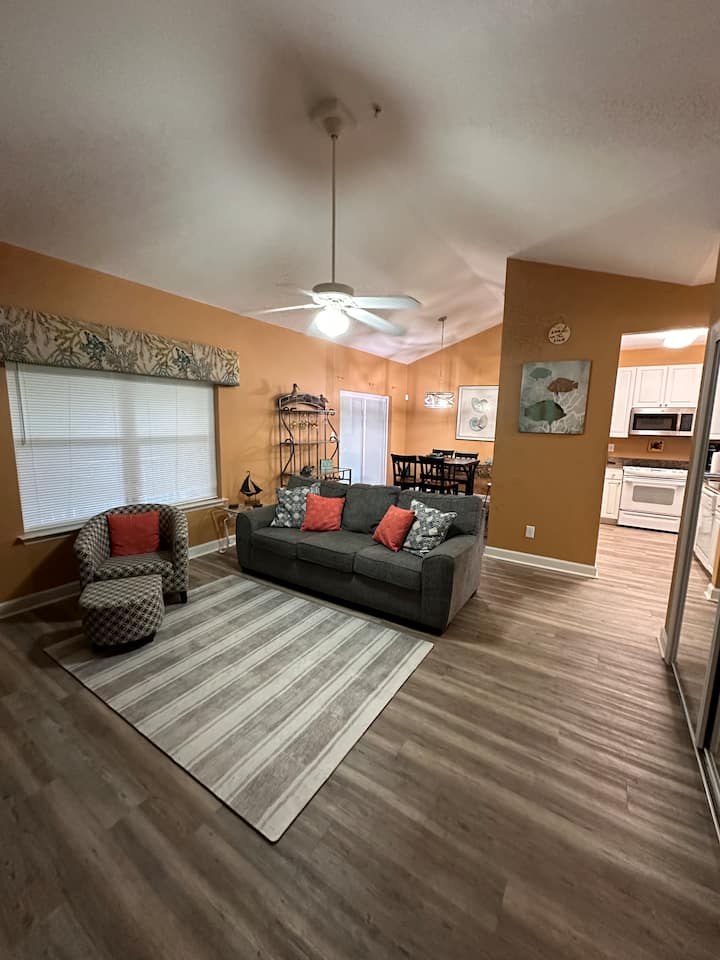 Centrally Located Gulf Shores Condo - Gulf Shores, AL