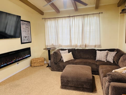 Top Airbnb: Beautiful Tule River-Front Home! in Visalia / Porterville