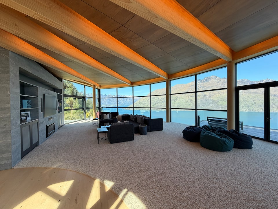 The Guesthouse at Jagged Edge, over Lake Wakatipu, Queenstown, Otago, New Zealand, photo 4 of 10