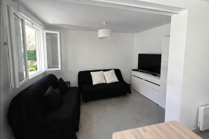 Appartement Plein Pied De 70 M2 à 200 M De La Mer. - Hyères
