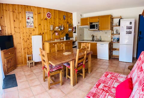 Popular Airbnb listing: Bright 2-bedroom + Large Terrace/200 m from the Slopes in Briançon