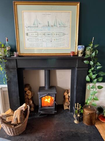 Spacious Georgian apartment in city centre