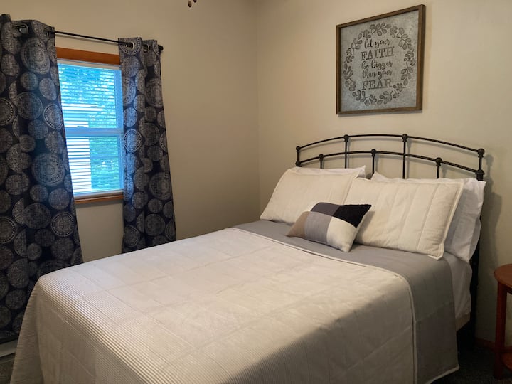 Ორადგილიანი საწოლი მე-2 საძინებელში 