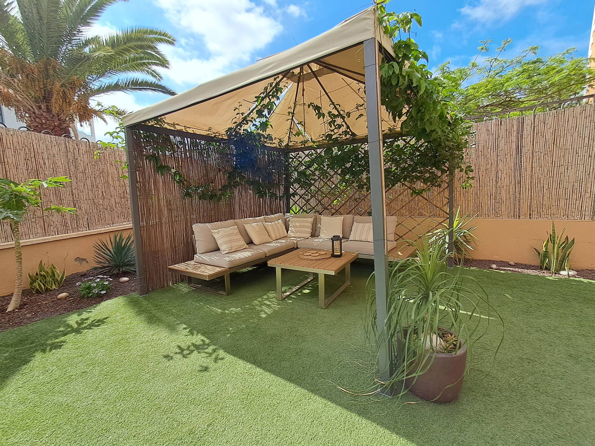 Spacious apartment with large private garden in Palm Mar