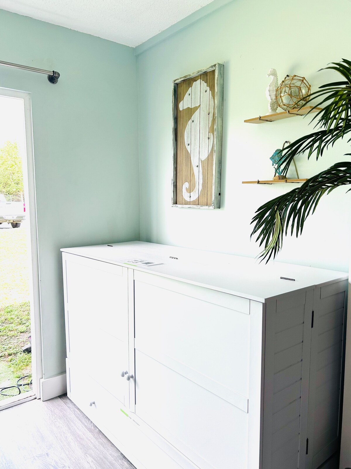 เตียงเมอร์ฟี่ในห้องนั่งเล่น 