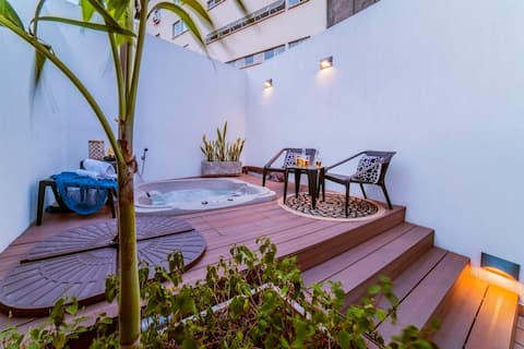 G301 • Perfect Jacuzzi Penthouse By Granada