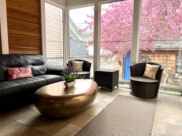 Ideal Group Getaway: Best Location, Parking, Patio gallery image 5