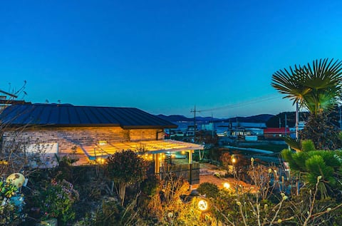Tongyeong Moon World Stay – Private House / 3 Rooms, 2 Bathrooms / Private BBQ / Breakfast Provided