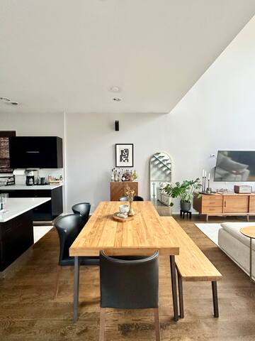 Huge Private Roof Deck! Gym! Parking! gallery image 4