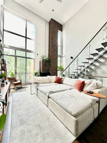 Huge Private Roof Deck! Gym! Parking! gallery image 5