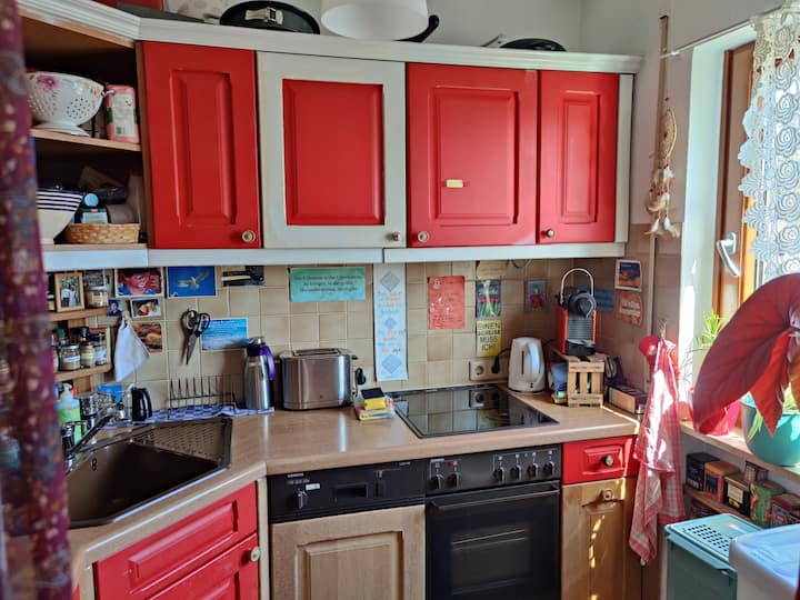 Zimmer Türkis Mit Balkon In Wohnung - Reichenau