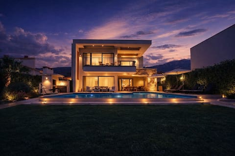 Beachfront Villa - Infinity Pool 80m2 & Sea View