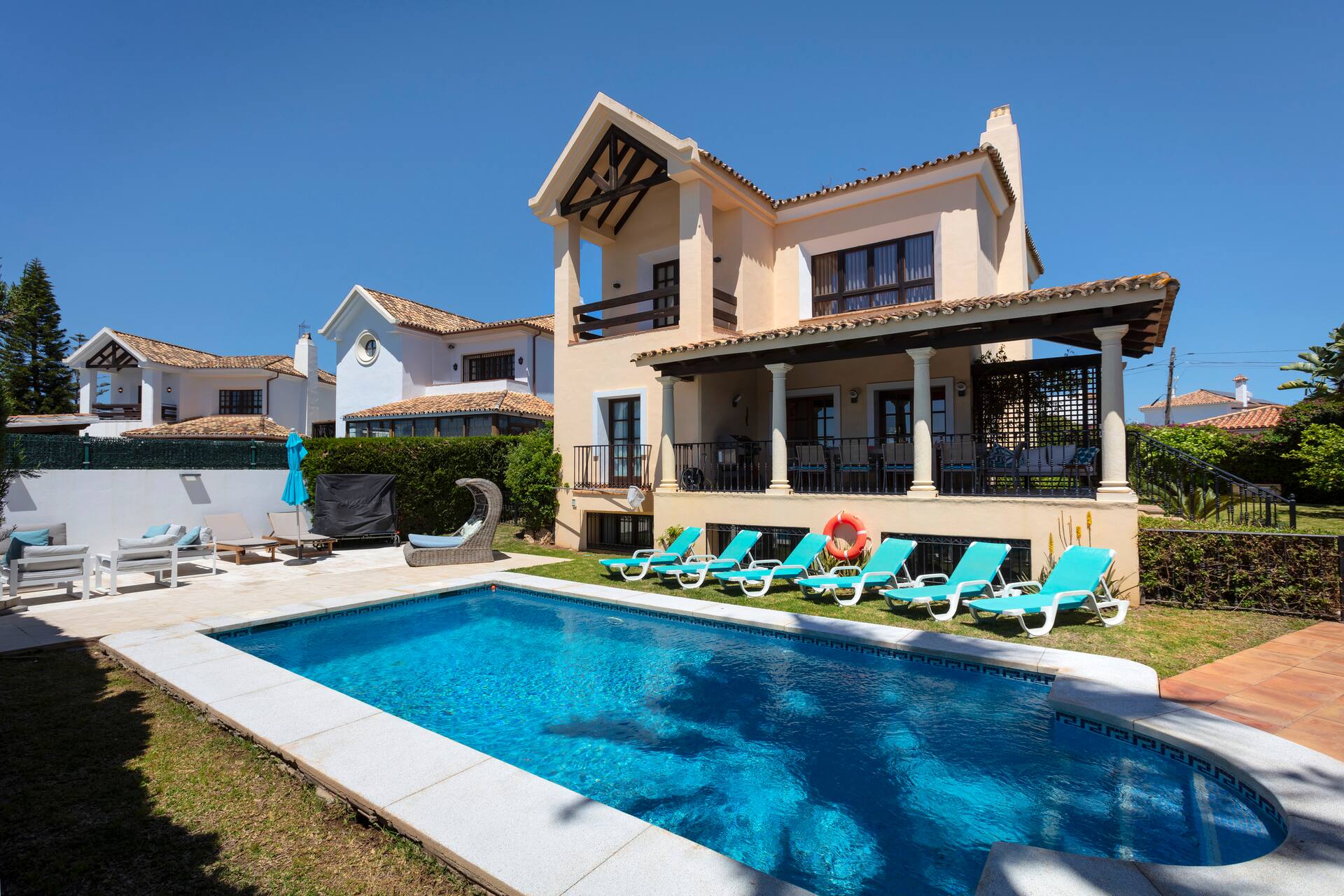 Beautiful 5 bedroom villa with private pool