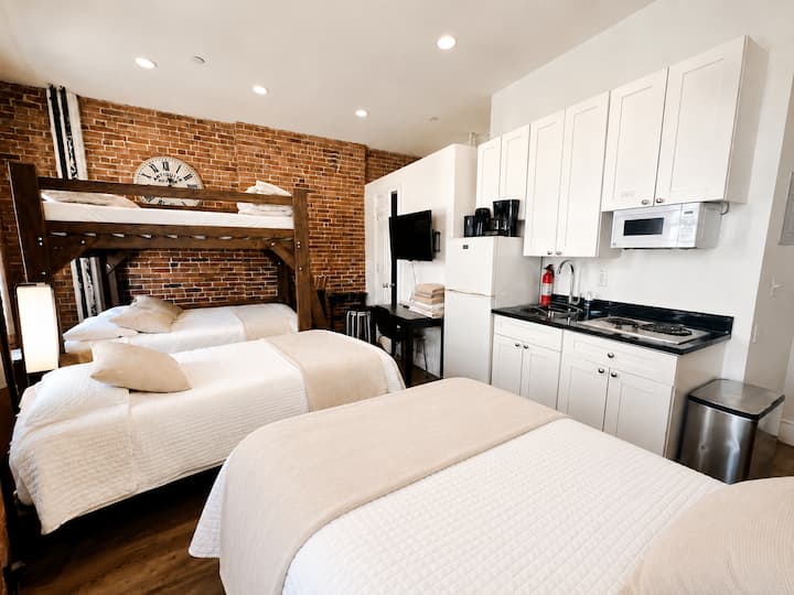 The Nomad Suites & Apartments - Queens, NY